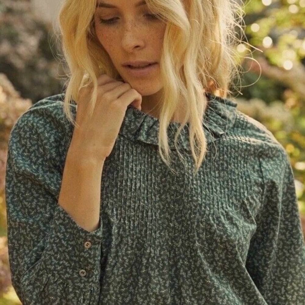 Doen Plum Top Green Floral Long-Sleeve Ruffle Neck Blouse